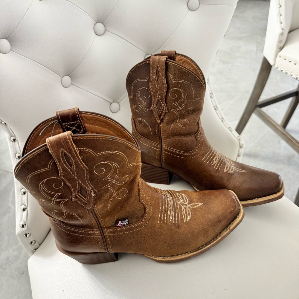 Justin Women’s Chellie Booties - western boots
